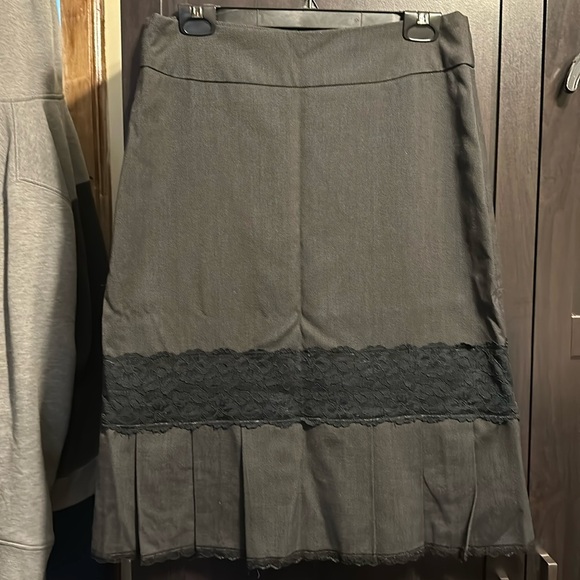 Lindor skirt, size 8, dark grey with black lace - Picture 1 of 4